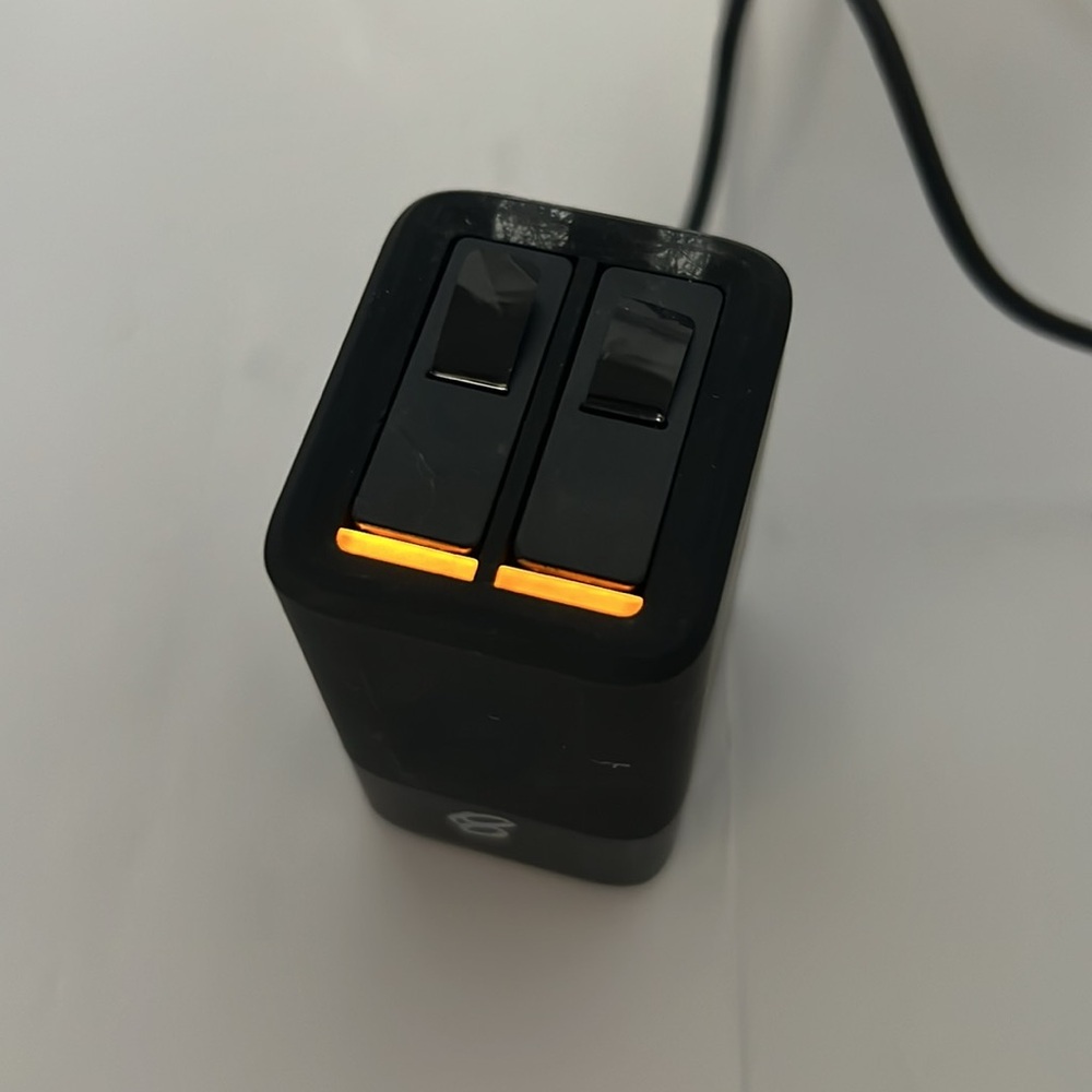 GoPro AADBD-001 Dual Battery Charger + (2) HERO8 Rechargeable Batteries - Picture 2 of 7